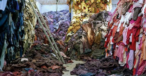 pile-de-vetements-usages