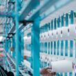 homme-filature-textile-usine-bleu