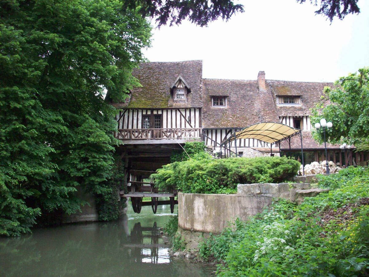 moulin-rivière-colombages 