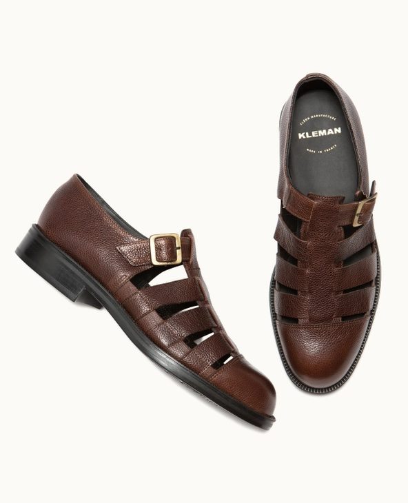 Sandales en cuir marron et en cuir pour homme de la marque Kleman