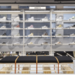 Une boutique de chaussures conçue par Emilieu Studio en favorisant le réemploi de mobiliers et matériaux existant.