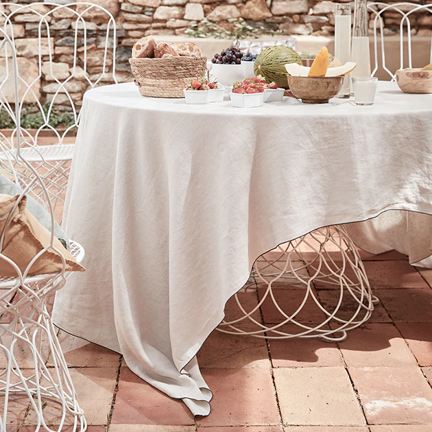 Table avec Nappe Blanc Cerise 