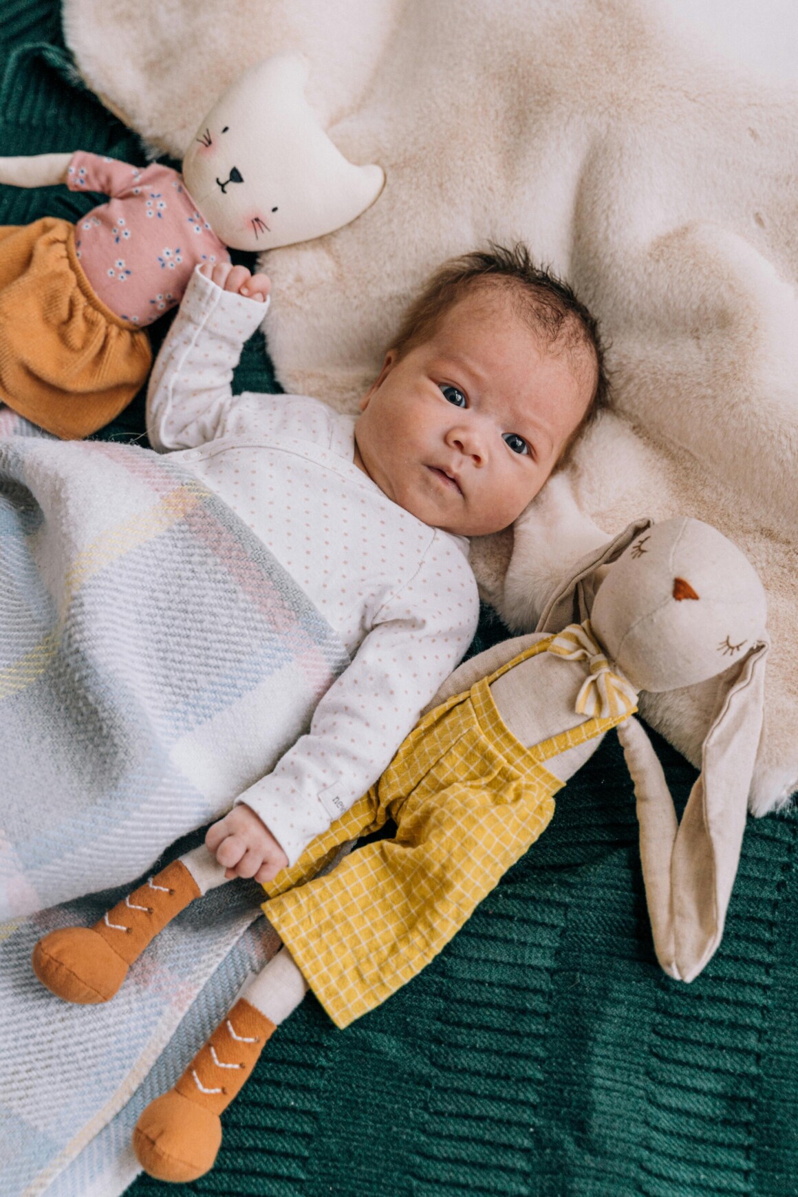 Bébé dans un lit