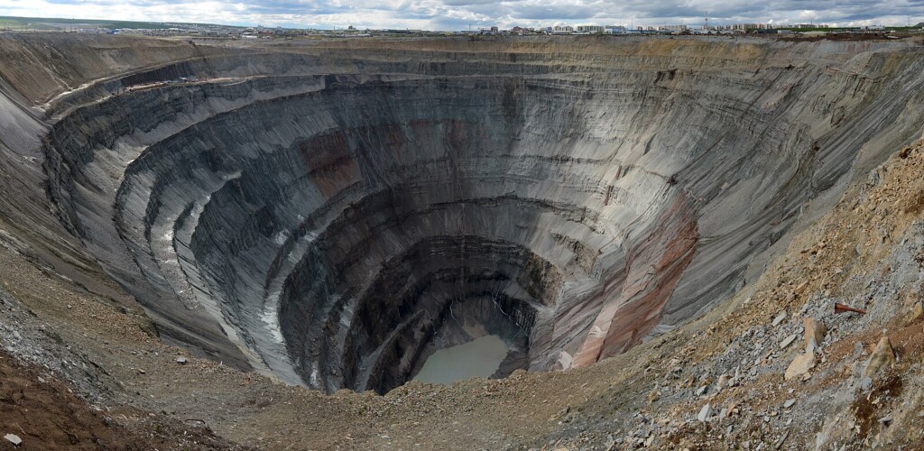 Une mine à ciel ouvert.